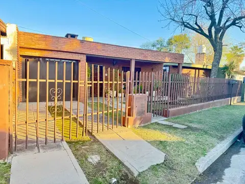 VENTA CASA 3 DORMITORIOS ARGÜELLO APTO CREDITO