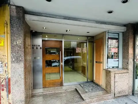 MORON CENTRO-SEMIPISO DE 4 AMB. 3 BAÑOS- AMPLIA TERRAZA/JARDIN-GJE PROPIO PARA 2 AUTOS-APTO CREDITO