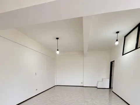 Oficina en Alquiler en Alberdi, $ 400.000