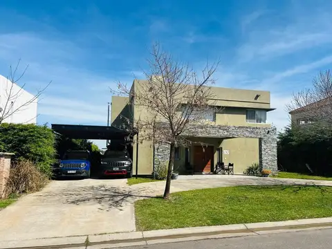 Casa en Alquiler de 4 dormitorios