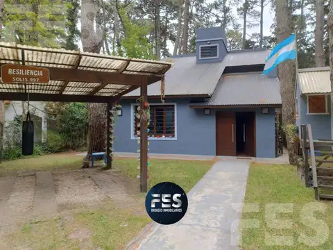 Oportunidad Casa en Solís 900 Ideal Vivienda,Excelente Ubicación, Gran Potencial Apto Credito Permut