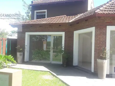 Local comercial sobre Av Fuerza Aerea