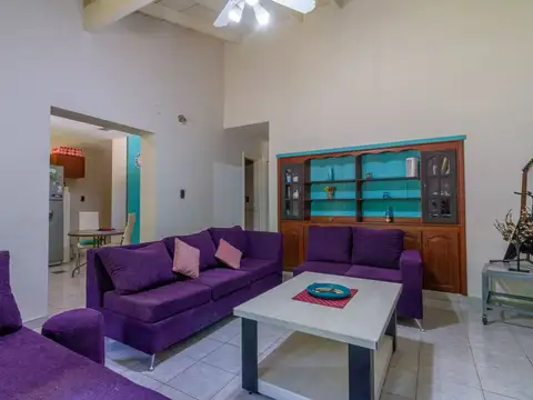 Casa en Venta con 3 cocheras