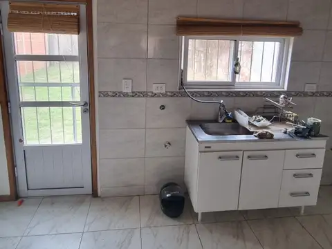 Casa 5 ambientes con 1 baño
