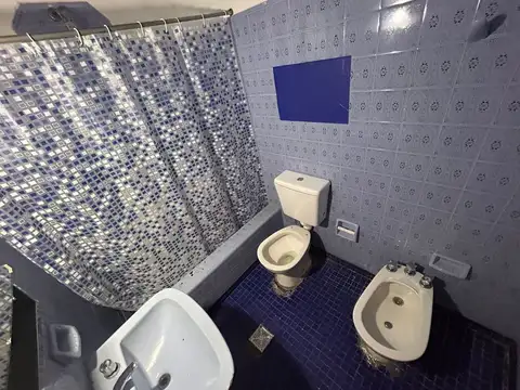 CASA DE 3 AMBIENTES EN GERLI CON GALPON DE 120M2
