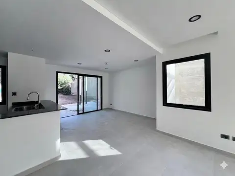 Casa 4 ambientes con 2 baños
