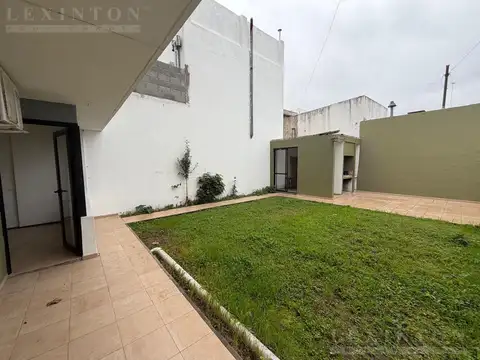 Depto PB La Plata Centro 2 amb Parque Parrilla Cochera