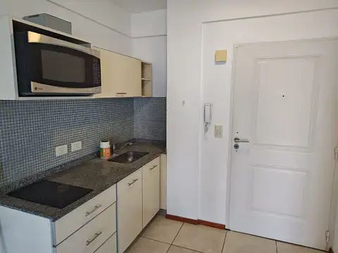 MONOAMBIENTE CON BALCÓN LUMINOSO, ALMAGRO 