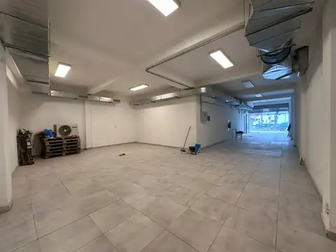 LOCAL COMERCIAL  - INMEJORABLE UBICACION  - MONTE CASTRO