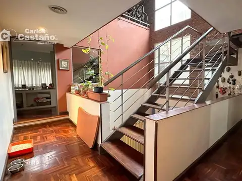Depto Tipo Casa 6 ambientes con 2 baños