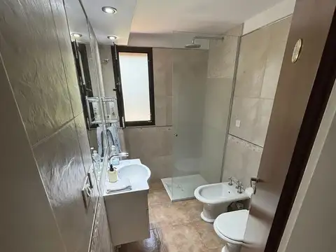 Casa en Alquiler con 2 cocheras
