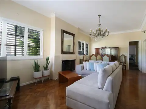 Doctor Mariano Moreno 300