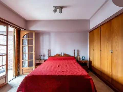 Casa en Venta con 6 cocheras