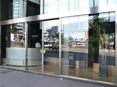 Avenida Leandro N. Alem 700