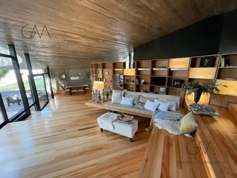 Casa 5 ambientes con 3 baños