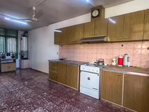 Casa 6 ambientes con 1 baño