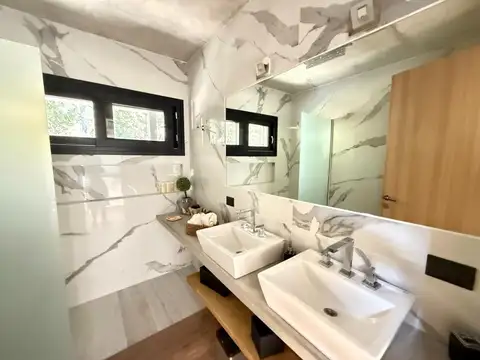 Casa 6 ambientes con 4 baños