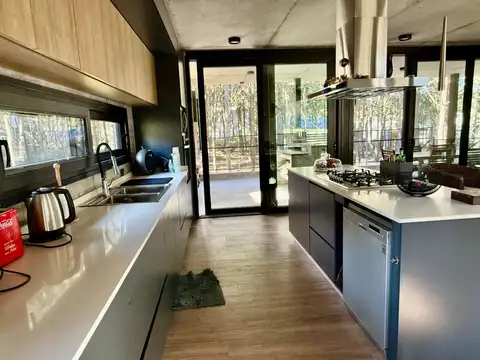 Casa Costa Esmeralda- 5 dormitorios con piscina y parque