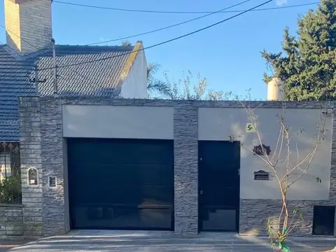 Excelente casa 4 amb con cochera y jardín