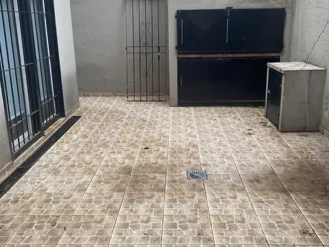Casa en Alquiler con 1 cochera