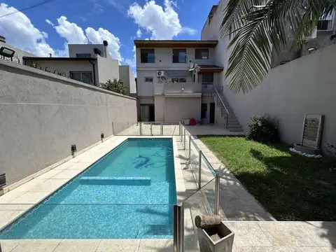VENTA CASA 6 AMBIENTES CON PILETA MATADEROS