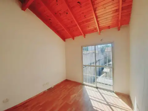 Depto Tipo Casa en Venta con 1 cocheras