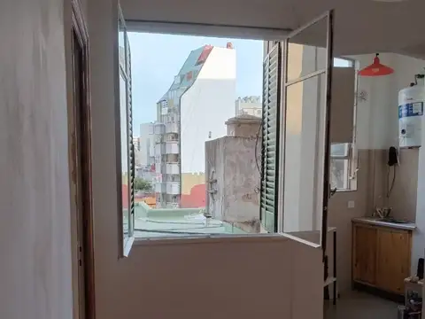 Alquilo dpto excelente estado de 2 ambientes, muy  luminoso. expensas economicas