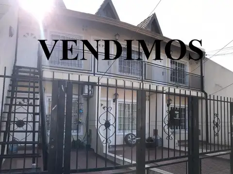 DEPARTAMENTO TIPO DUPLEX 4 AMBIENTES CON AMPLIO PATIO