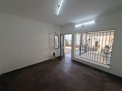 Local en Alquiler en Villa Gobernador Galvez, $ 300.000