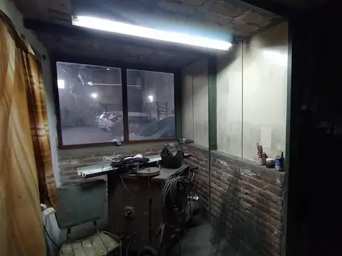 Galpon en Venta 32  mts Fondo