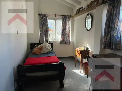 Casa en Venta de 7amb, 4 Dorm. con Parque, Pileta y parrilla sobre lote de 536mt2.