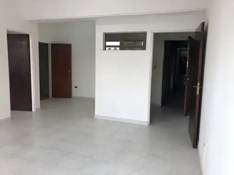 Luminosa Oficina en Alquiler | Frente a la Plaza Central | 47 m²