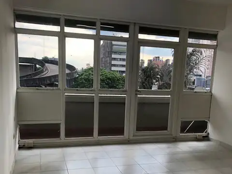 Luminosa Oficina en Alquiler | Frente a la Plaza Central | 47 m²