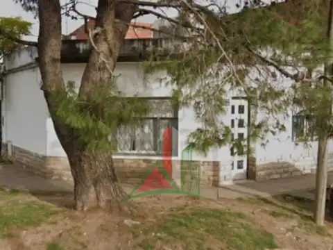 Casa en venta c/ cochera en Loma Hermosa - SE TOMA VEHICULO EN PARTE DE PAGO