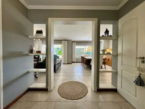 Casa 5 ambientes con 3 baños