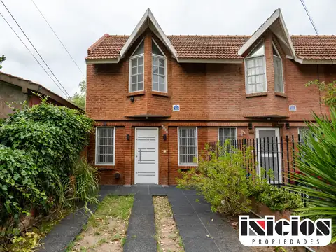 Dúplex: Santiago Del Estero N° 4923 E/ Salta Y Entre Rios - La Lucila - C1070