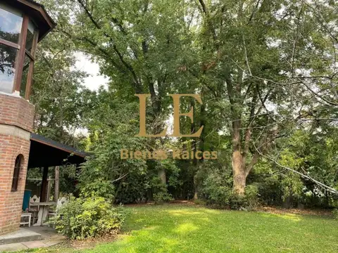 Casa 6 ambientes con 4 baños