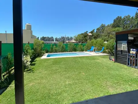 Casa en Alquiler con 2 cocheras