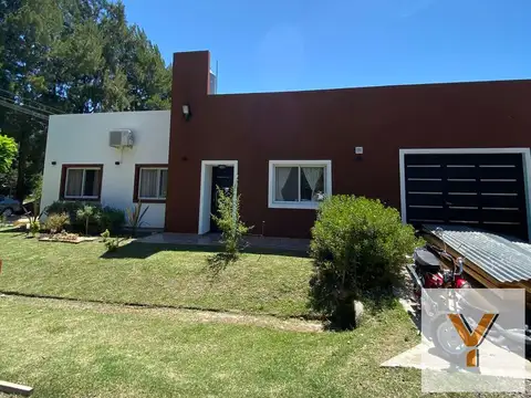 Casa en alquiler - 3 Dormitorios 3 Baños - 330Mts2 -  La Plata