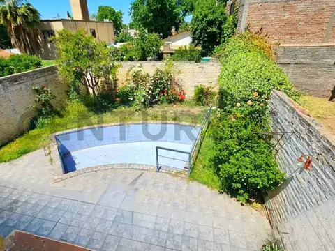 Casa 6 ambientes con 2 baños