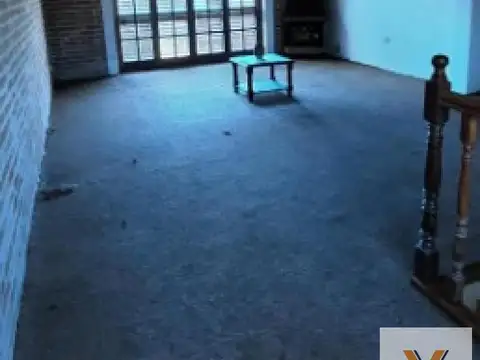 Casa 6 ambientes con 2 baños