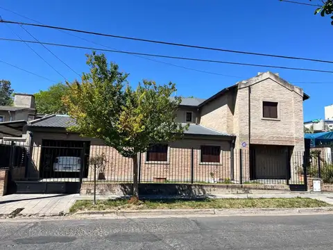 SE VENDE CASA 3 DORMITORIOS EN CHATEAU CARRERAS