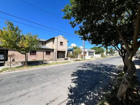 SE VENDE CASA 3 DORMITORIOS EN CHATEAU CARRERAS