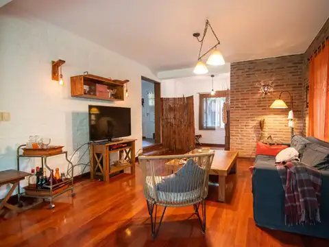 Casa 5 ambientes con 2 baños