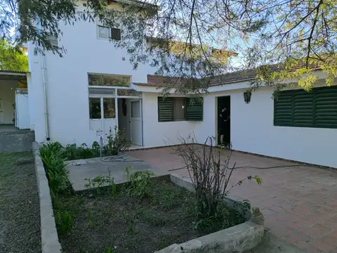 Casa 6 ambientes con 3 baños