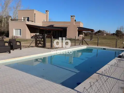 Casa 5 ambientes con 2 baños