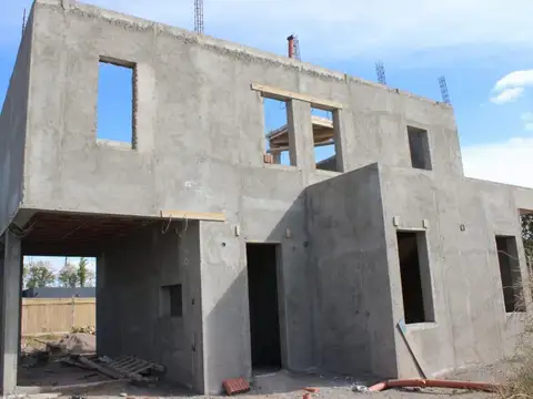 Casa 5 ambientes con 3 baños
