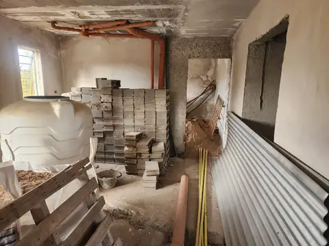 Mil Flores esq Madre Selva 100