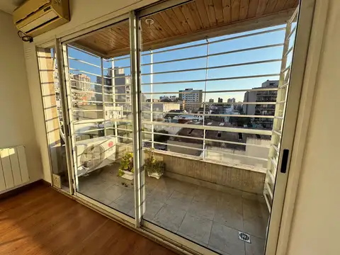 Avenida Teniente General Donato Álvarez 200