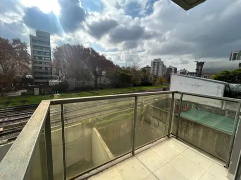 Oficina en Alquiler en Primera Junta, $ 550.000
